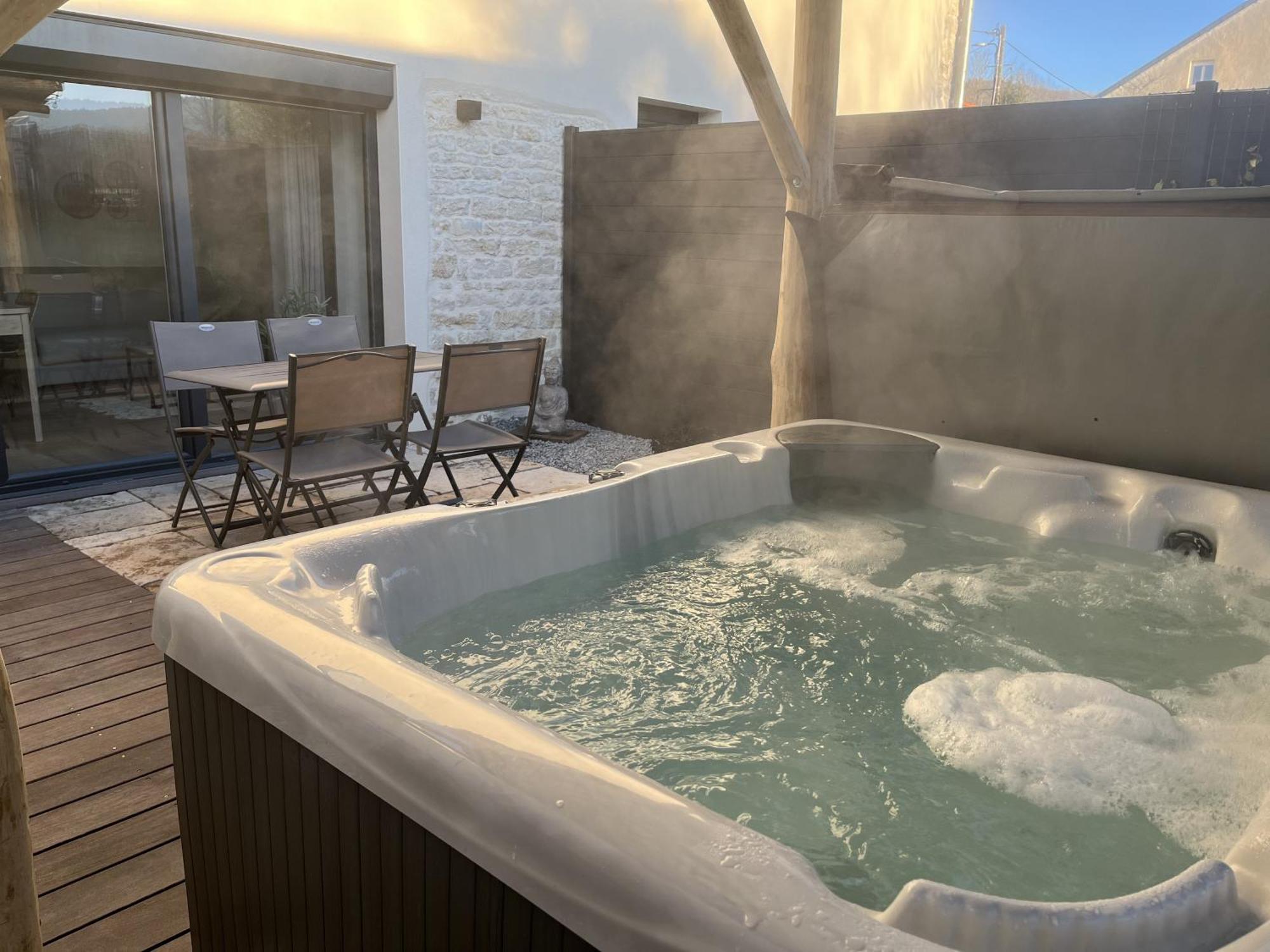 Sejour Detente - Appart'Hotel N 1 Avec Jaccuzi, Piscine Et Petit-Dejeuner Chouzelot Экстерьер фото