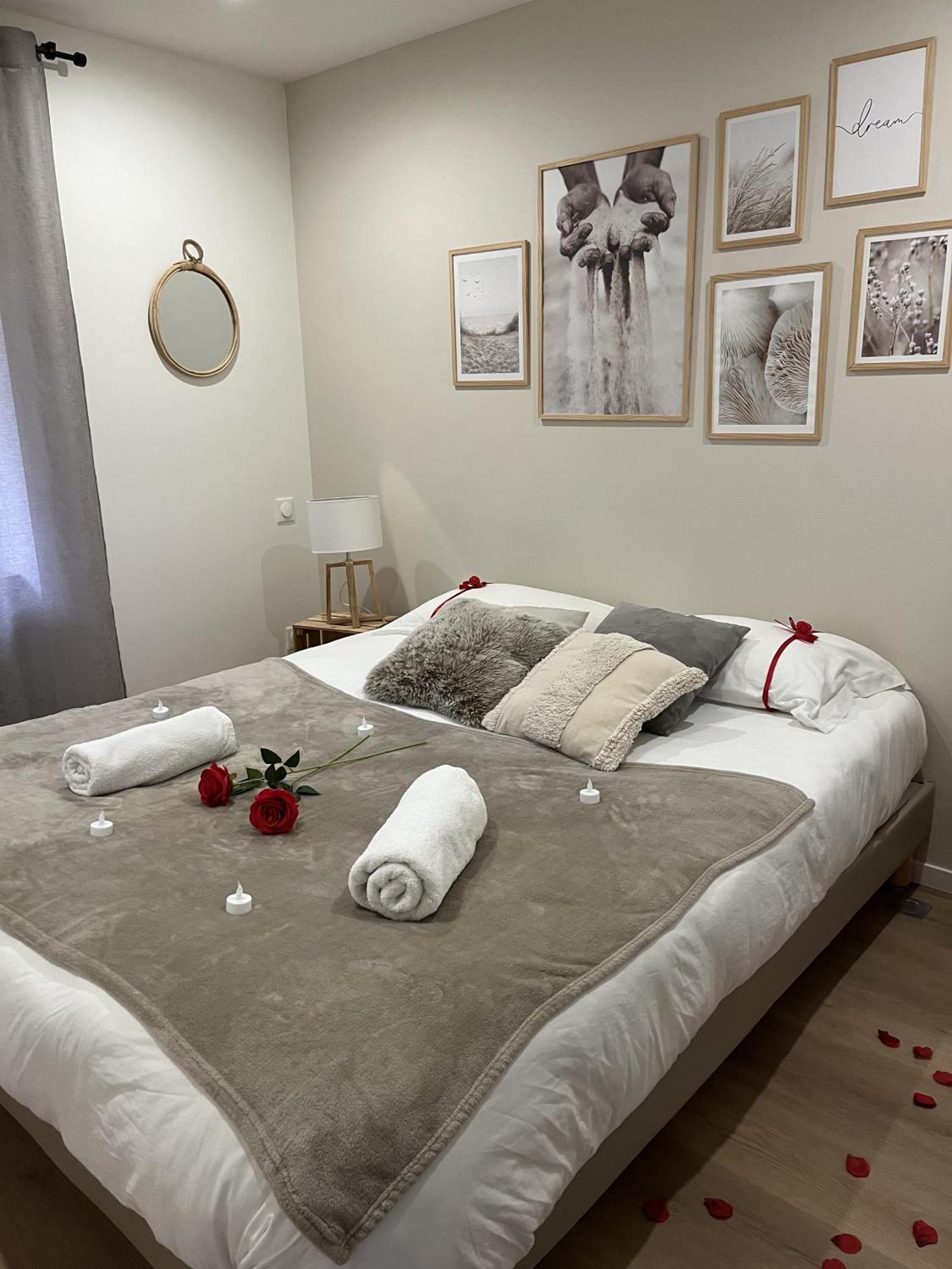 Sejour Detente - Appart'Hotel N 1 Avec Jaccuzi, Piscine Et Petit-Dejeuner Chouzelot Экстерьер фото