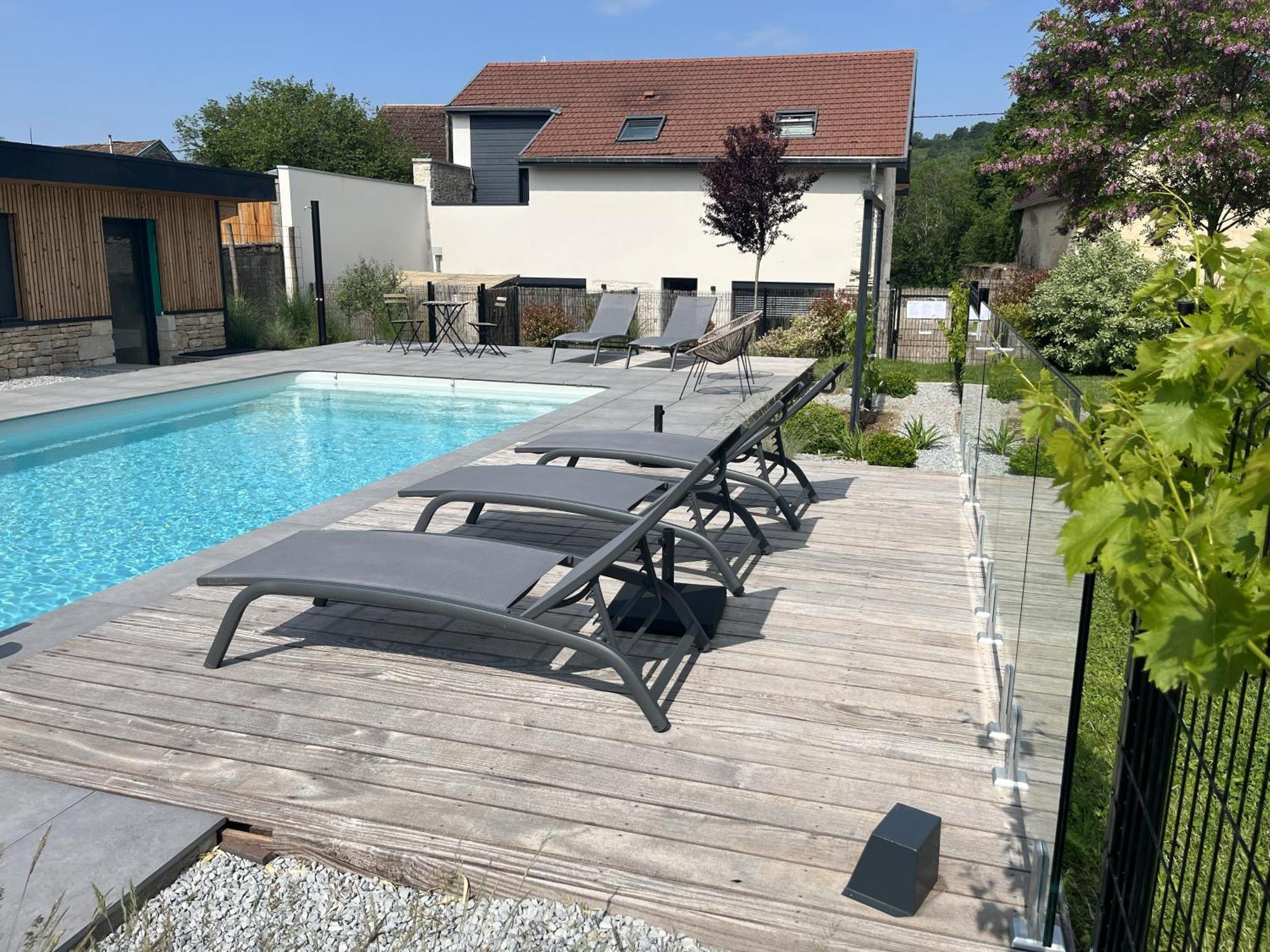Sejour Detente - Appart'Hotel N 1 Avec Jaccuzi, Piscine Et Petit-Dejeuner Chouzelot Экстерьер фото